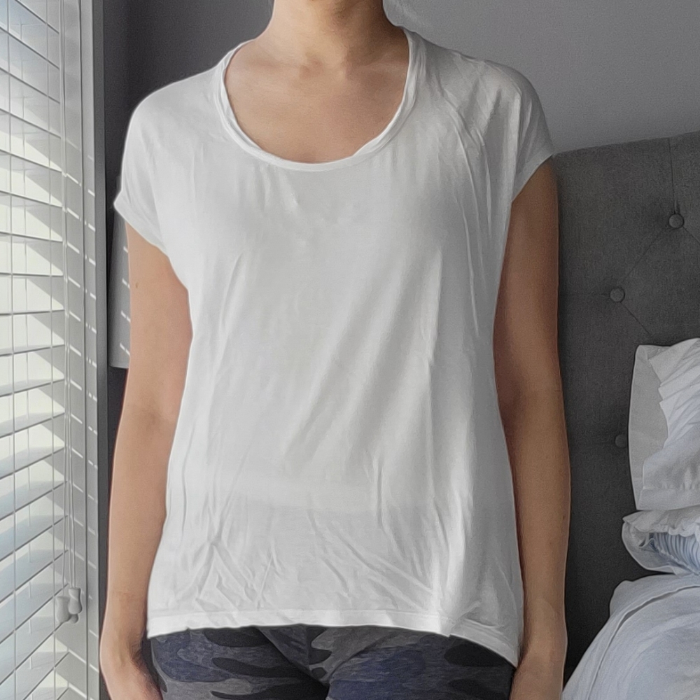 NWOT Gap white tee